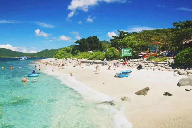 Nha Trang – Robinson – Hon Tam Coral Diving Tour