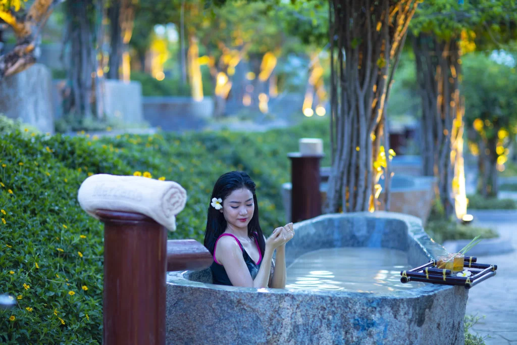 Tourists experience mud bath at Hon Tam Nha Trang Tourists experience mud bath at Hon Tam Nha Trang