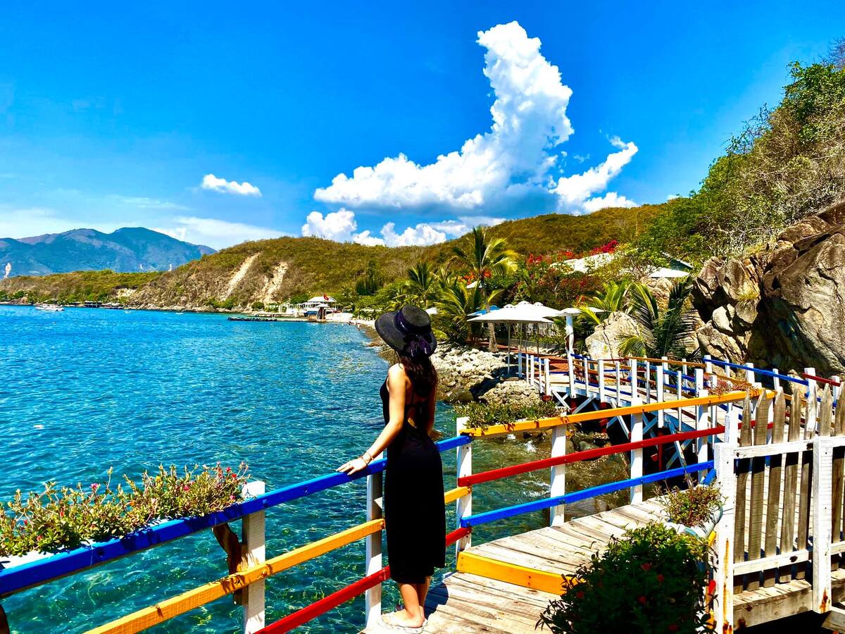 Tourist check in Bai Tranh