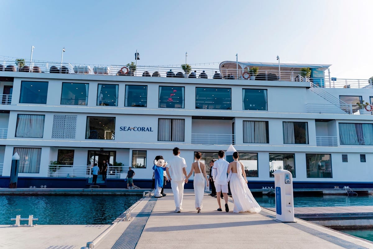 Tourists take photos at Ana Marina marina Tourists take photos at Ana Marina marina
