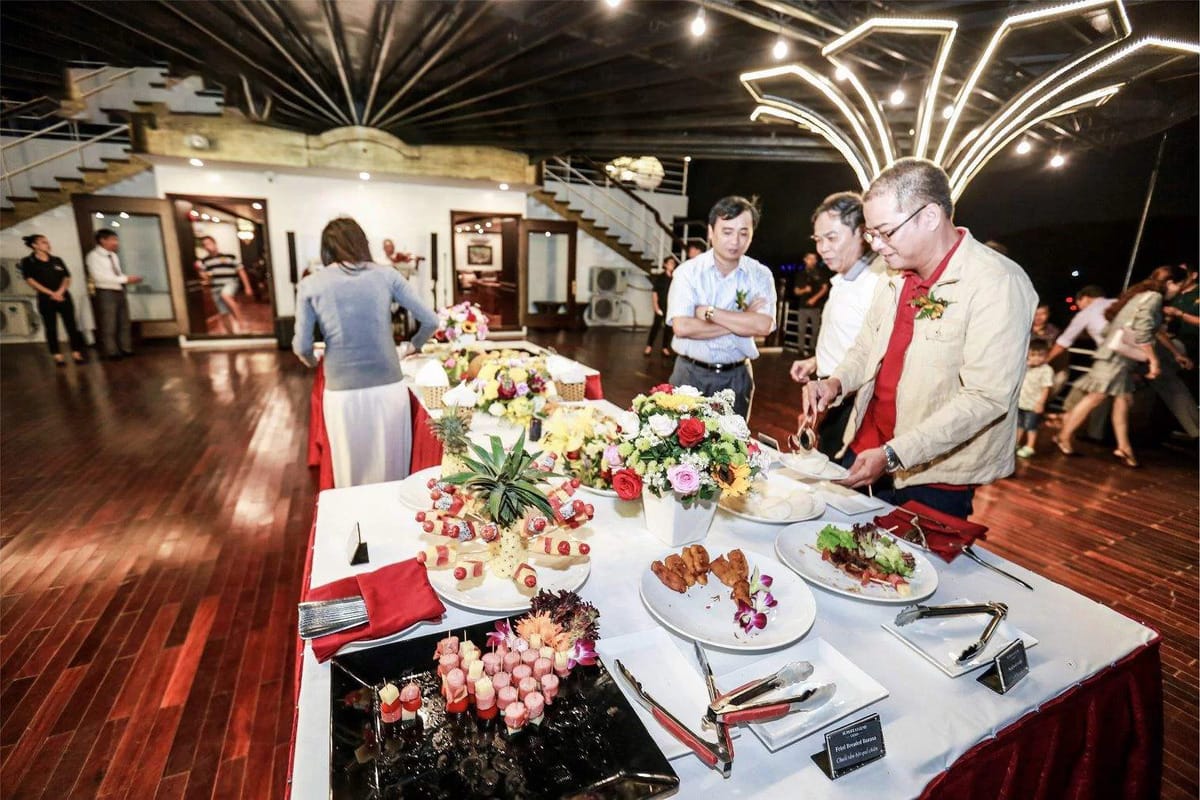 Gourmet experience with a 5-star chef on the Sealife Nha Trang Cruise Gourmet experience with a 5-star chef on the Sealife Nha Trang Cruise.