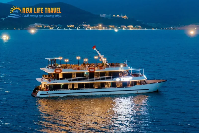Cruises & Boat Tour