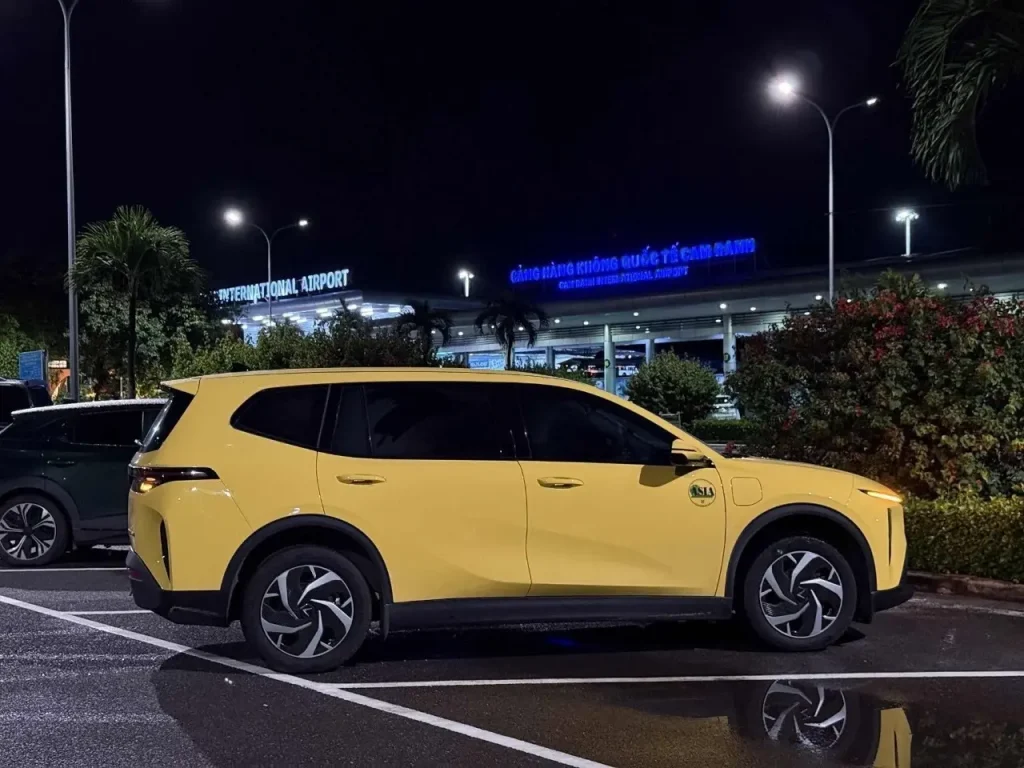 Professional private transfer service in Nha Trang utilizing modern VinFast electric MPV vehicles
