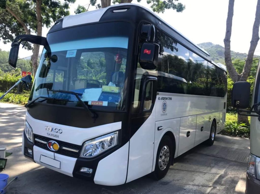 High-deck Thaco Town 29-seater coach with air suspension engineered for comfortable mountain pass touring